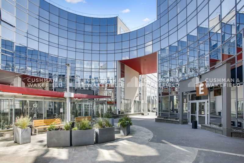 Ces bureaux modernes, spacieux et lumineux sont p