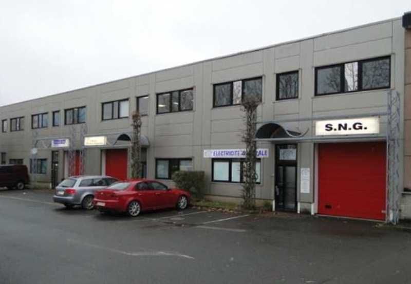 À louer, cellule d'activité avec bureaux d'une su