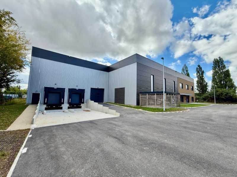 Situé à Trappes, au coeur d'une zone d'activité d
