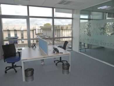 Bureaux à louer à Rungis.   Situé à seulement 7 k