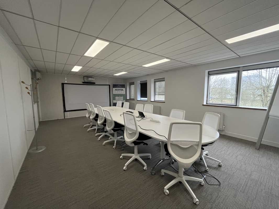 Nous vous proposons à la vente des bureaux à un p