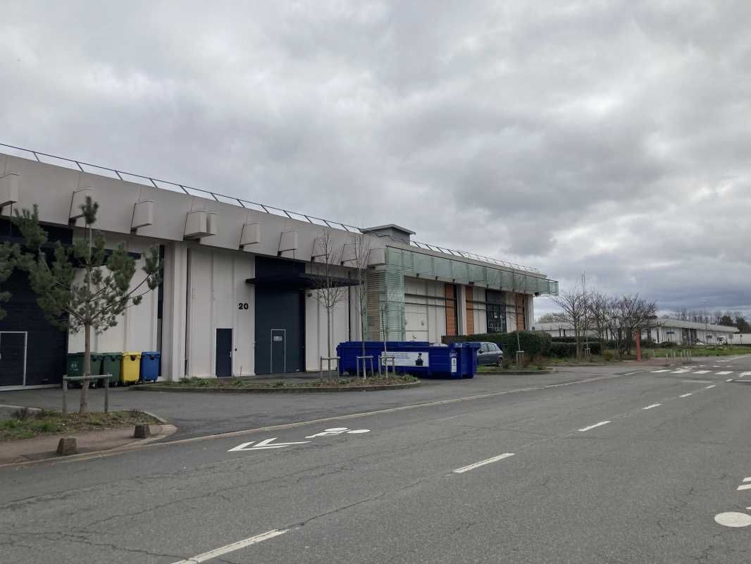 Activité à louer à Rungis.   Situé à seulement 7 