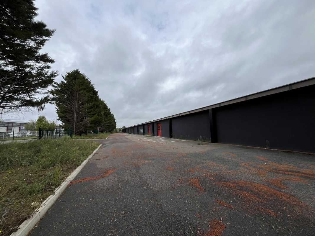 Dans une zone d'activité dynamique de Maurepas, 5