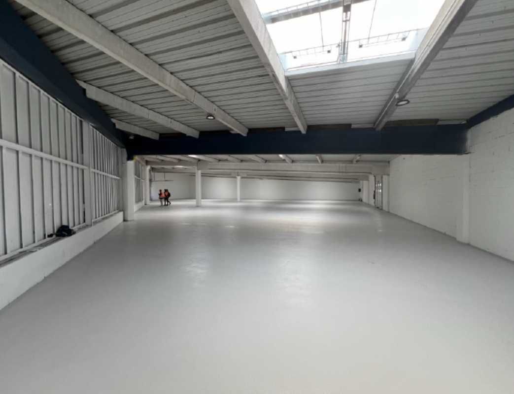 Dans une zone d'activité dynamique de Maurepas, 5