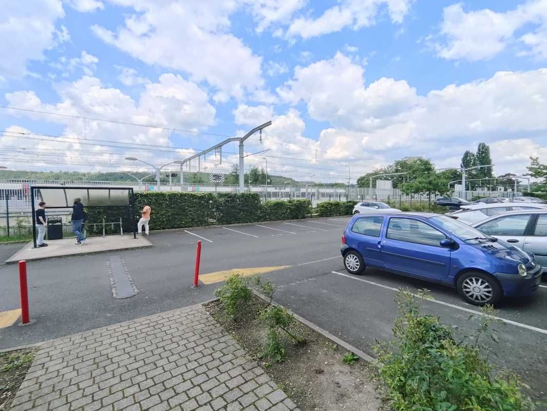 À vendre ou à louer - Bureaux en pied de gare à O