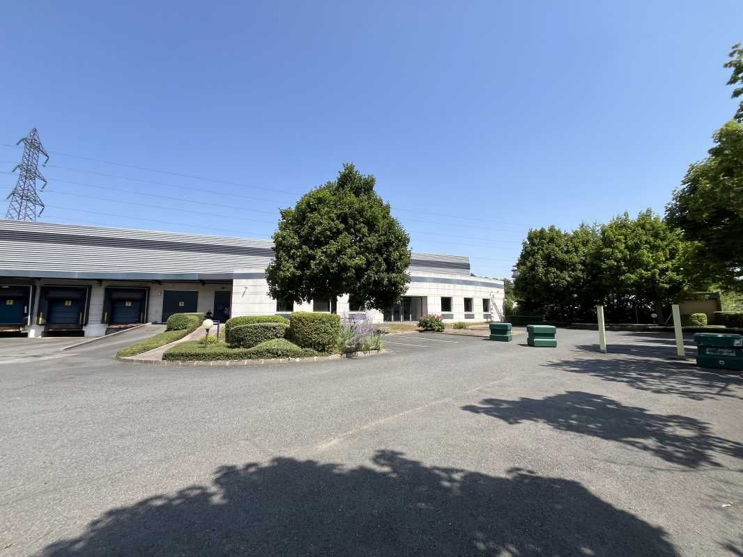 Découvrez cet immeuble exceptionnel situé au 57 r