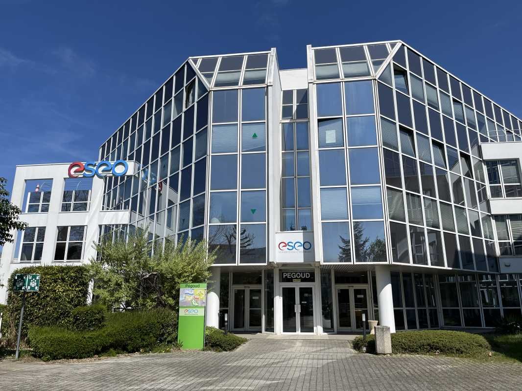 Bureaux de 471 m² non divisibles à Louer à VELIZY