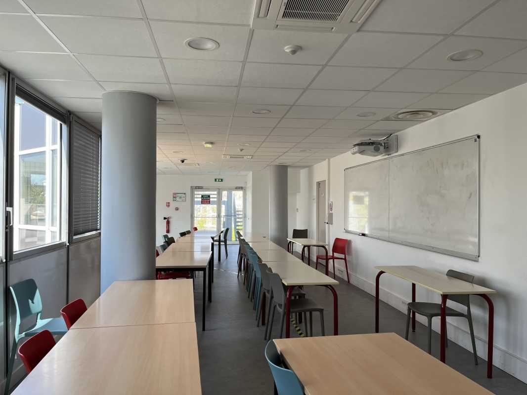 Bureaux de 471 m² non divisibles à Louer à VELIZY