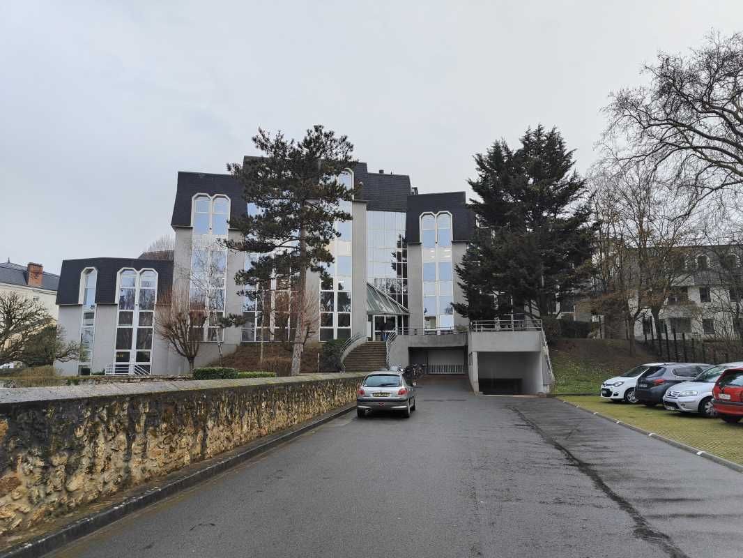 Découvrez ces bureaux d'exception à ORSAY. Dispon