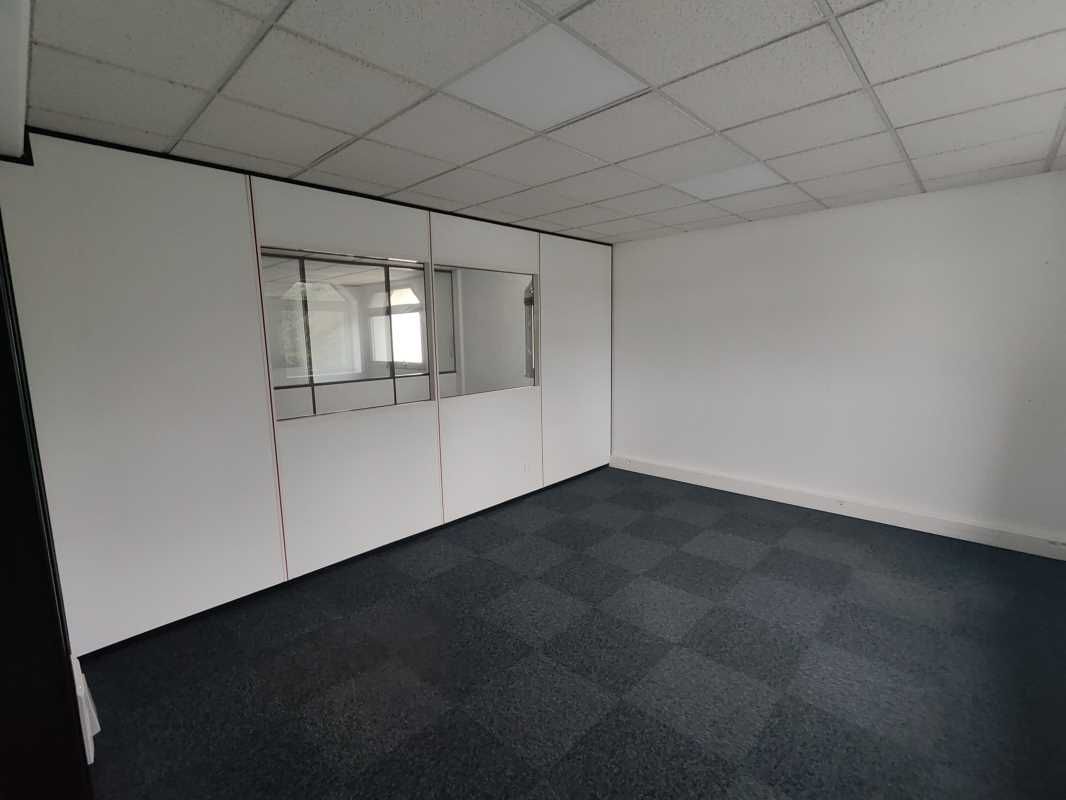 Découvrez ces bureaux d'exception à ORSAY. Dispon