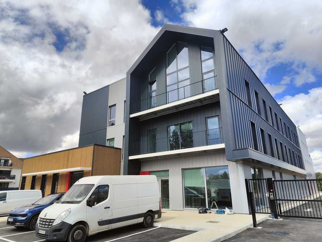 Bureaux de 2687 m² divisibles à partir de 68 m² à