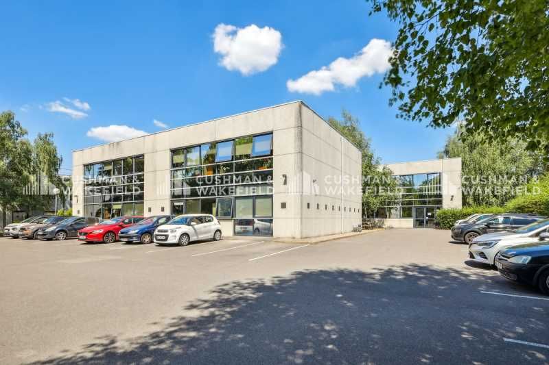 Idéalement situés rue du Bois Chaland à Lisses, a