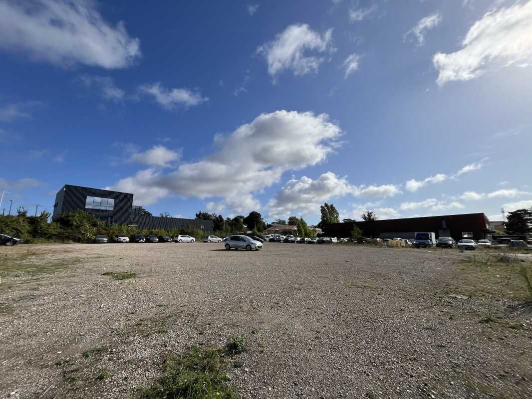 À Porcheville, découvrez un bâtiment indépendant 