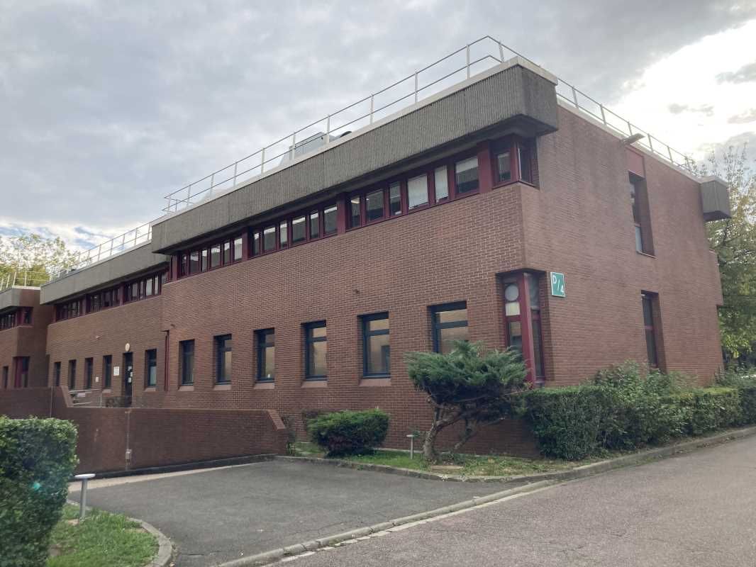 Situé au coeur du quartier dynamique du Pas du La