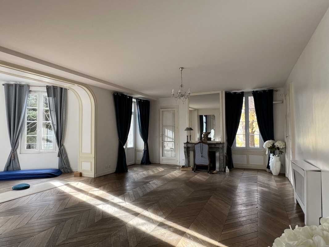 A vendre à Marcoussis, le Château de Bel Ebat off