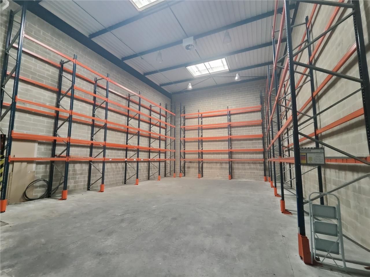 À louer - Local d'activité avec bureaux aménagés,