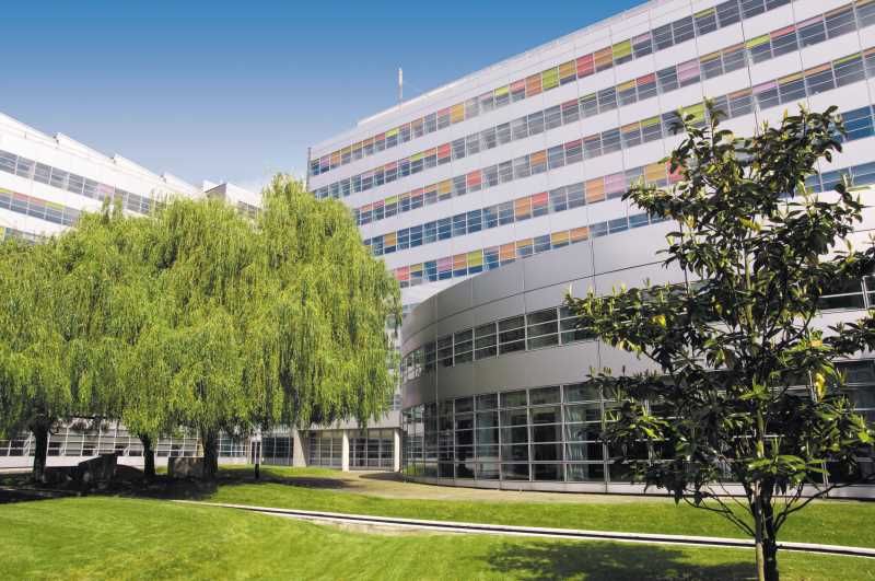 A l'ouest de Paris, dans le quartier de Rueil 200