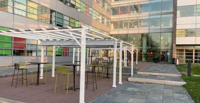 A l'ouest de Paris, dans le quartier de Rueil 200