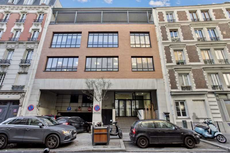 En plein coeur de Clichy, entre le Métro Ligne 13