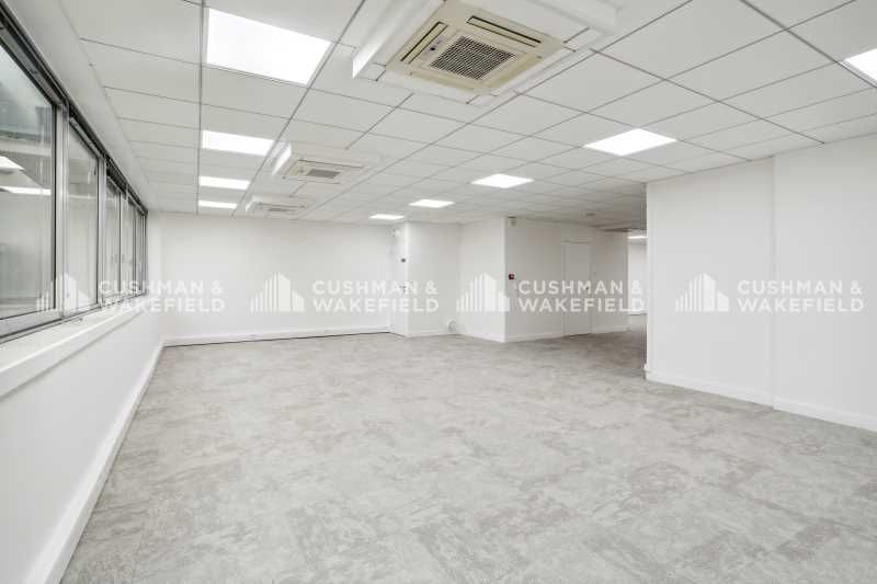 À Louer : Bureaux Lumineux à Courbevoie, Proche d