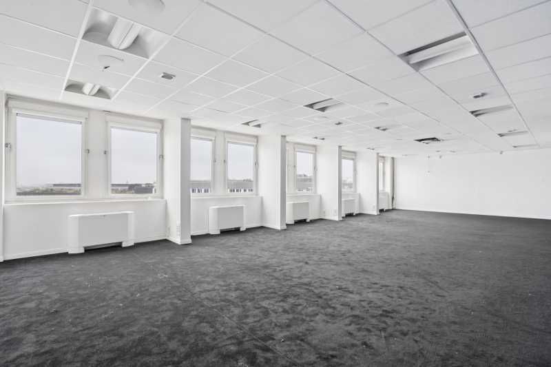 BUREAUX A LOUER - Loyers attractifs. Cushman & Wa