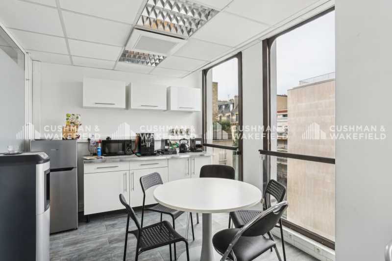 À louer - Bureaux lumineux - Métro Pont de Neuill