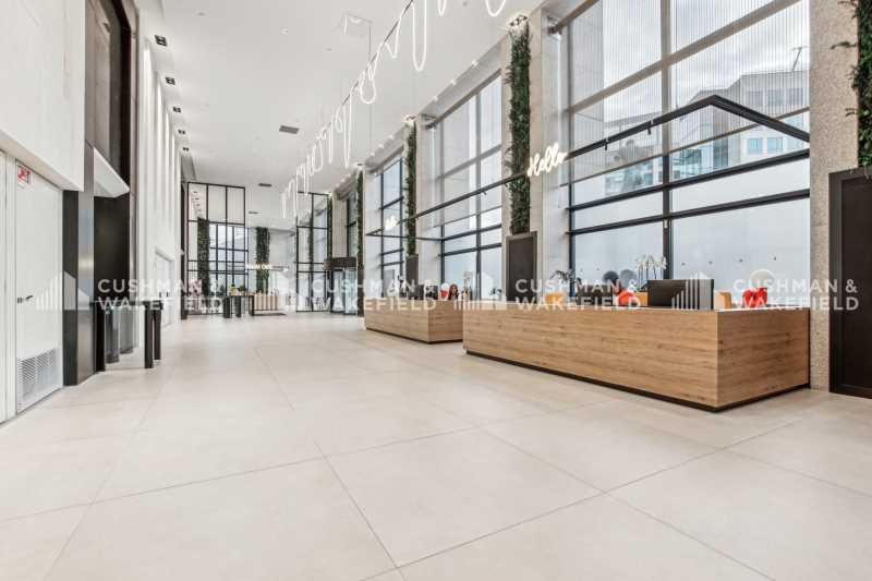 Bureaux à louer à la Défense. Au sein de la tour 