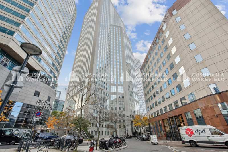 Bureaux à louer à la Défense. Au sein de la tour 