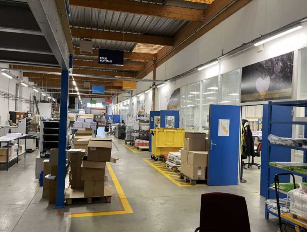 Découvrez ces locaux d'activité d'environ 1000 m²