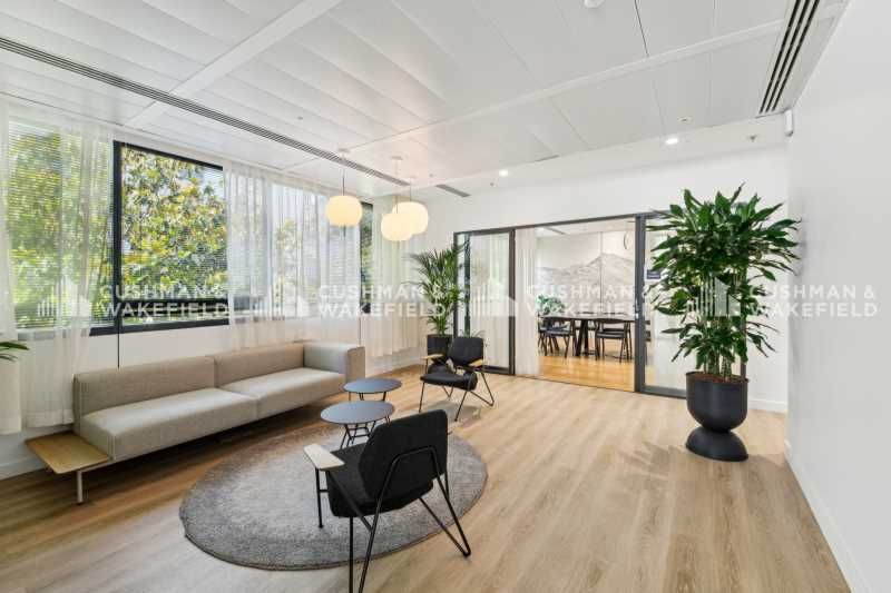 Dans un immeuble de standing proposant de nombreu