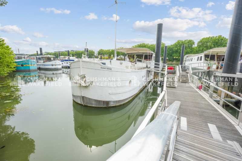 Cushman&Wakefield vous propose une péniche à usag