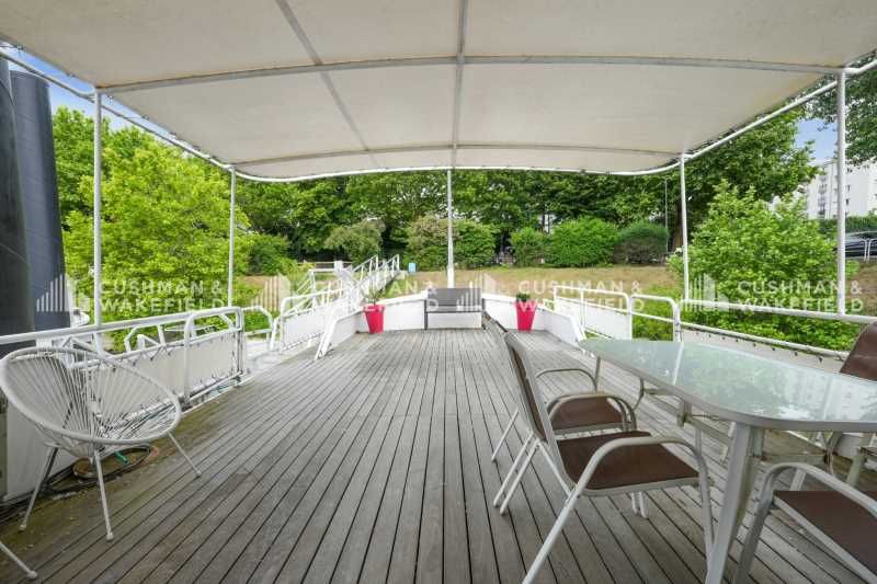 Cushman&Wakefield vous propose une péniche à usag