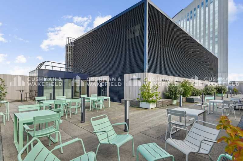 Immeuble restructuré et certifié secteur Courbevo