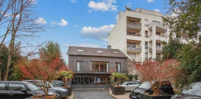 Bureaux de 400 m² non divisibles à Vendre à RUEIL