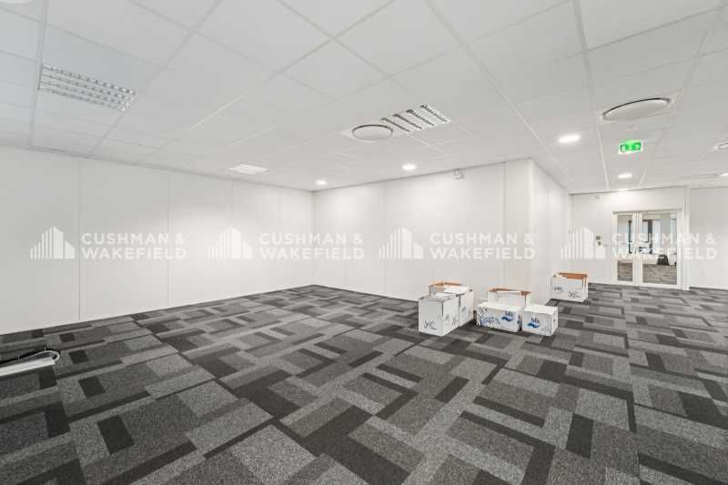 **À LOUER - BUREAUX & LOCAUX D'ACTIVITÉS - SAINT-