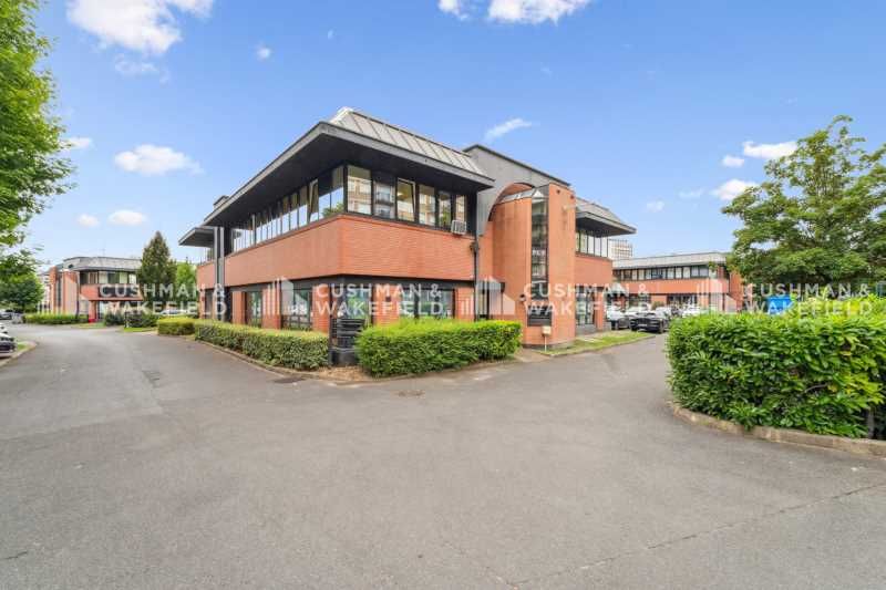 **À LOUER - BUREAUX & LOCAUX D'ACTIVITÉS - SAINT-