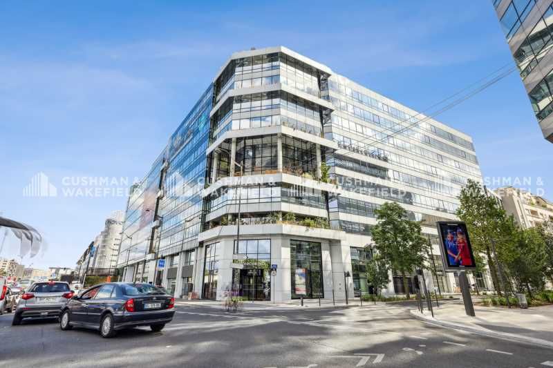 Bureaux de 739 m² non divisibles à Louer à MONTRO