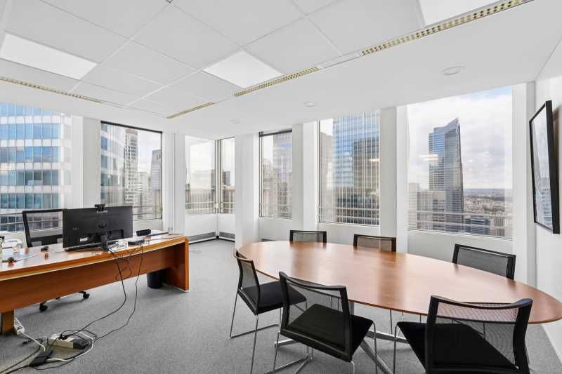 Plateaux de bureaux de 827m² à La Défense, au 24è