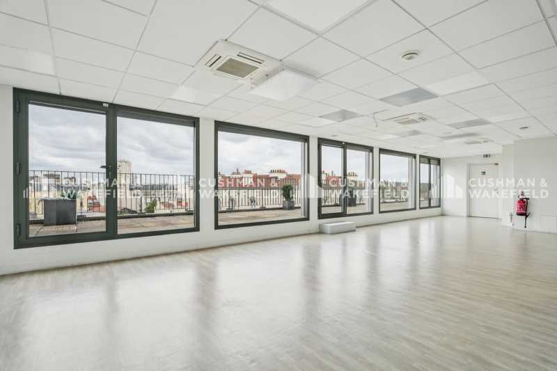 À louer 250,4 m² de bureaux lumineux situés aux 4