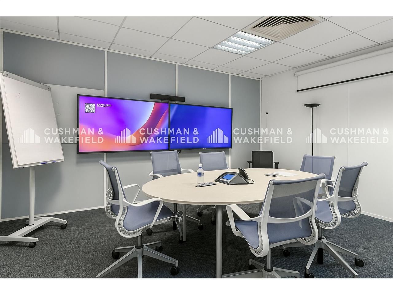 Implanté à la frontière d'Issy-les-Moulineaux, ce