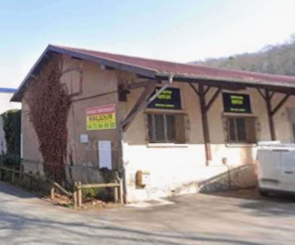 Découvrez ce bâtiment à louer situé à Fleurieu-su