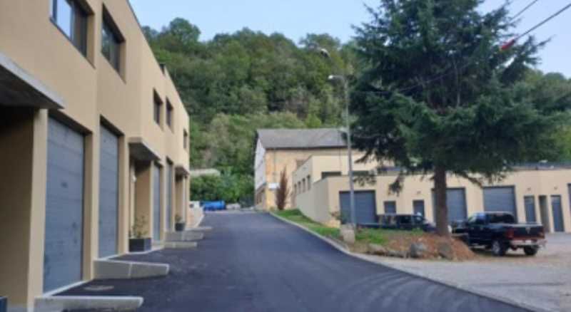 Découvrez ce bâtiment à louer situé à Fleurieu-su