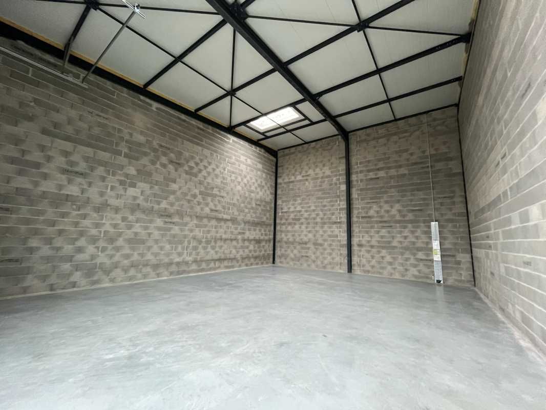 Découvrez ce superbe bâtiment à louer situé à Tré