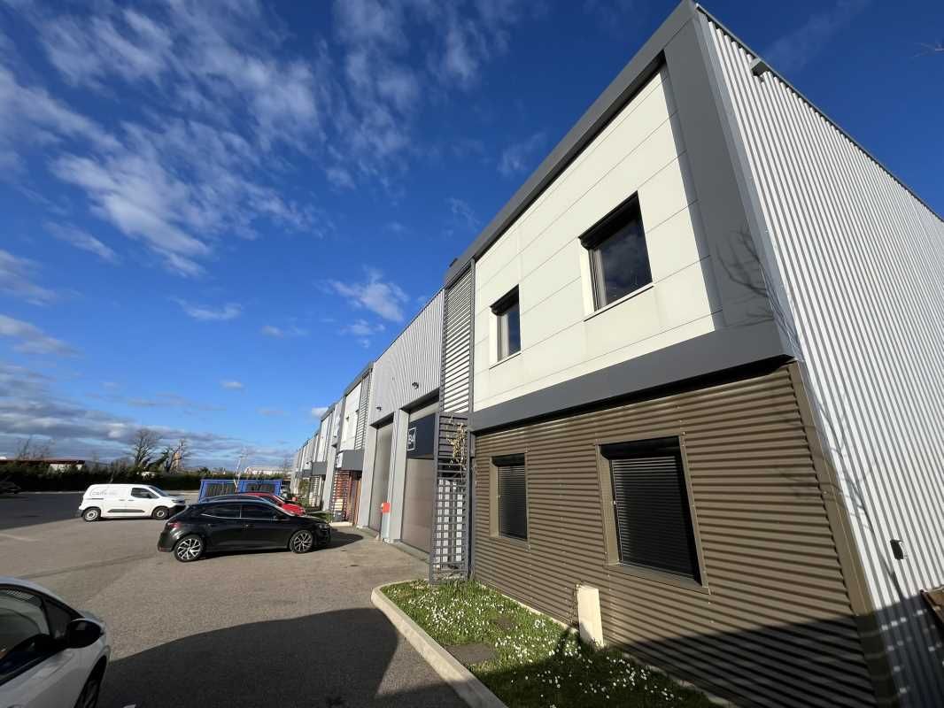 Découvrez ce local d'activités à la location, idé