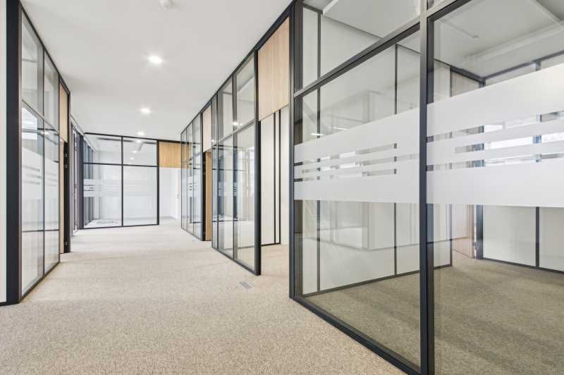 itué au coeur du quartier dynamique de Confluence