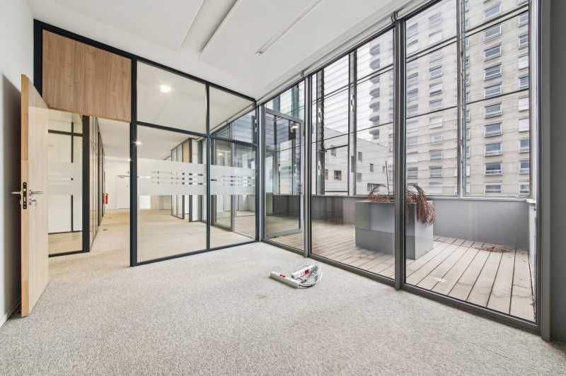 itué au coeur du quartier dynamique de Confluence