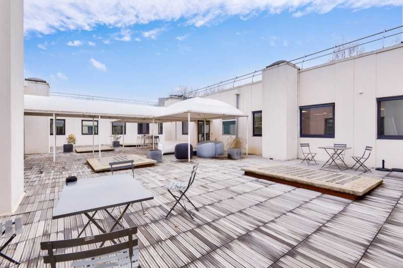 Un cadre de travail privilégié à Limonest Situé a