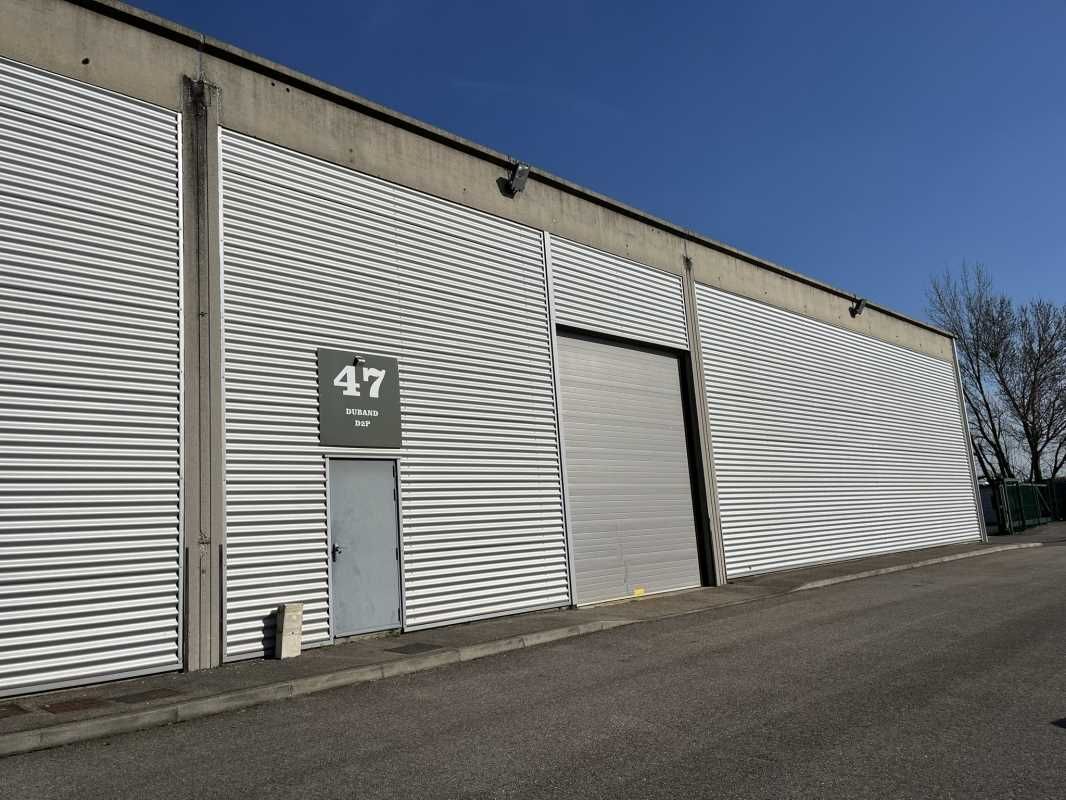 Découvrez ce bâtiment à louer situé dans le Parc