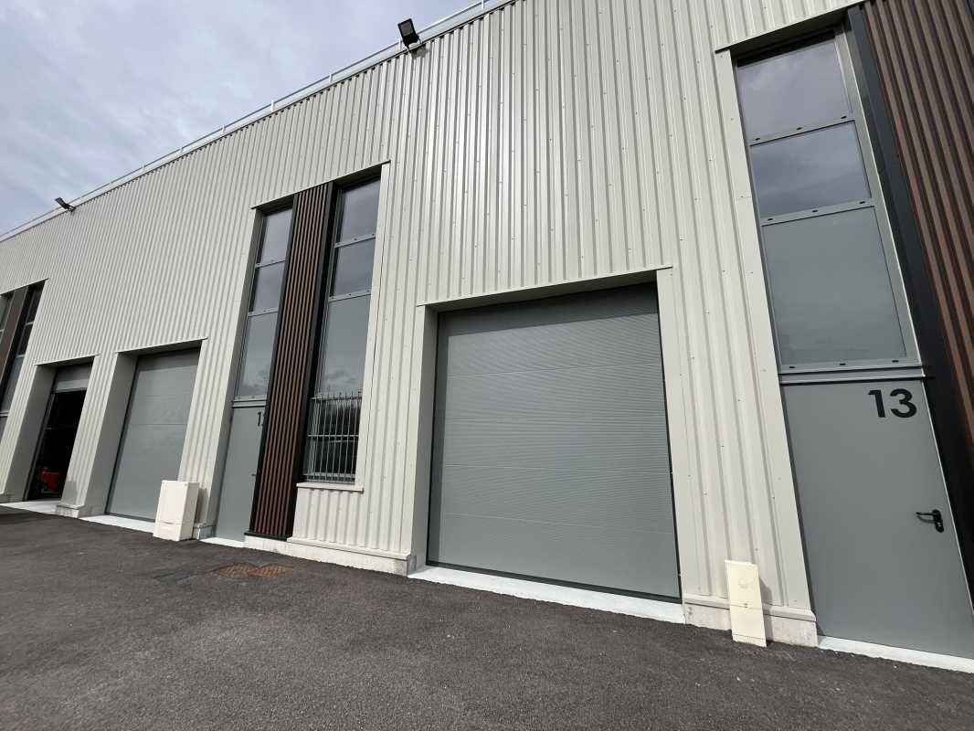 Découvrez ce local d'activités à la vente idéalem