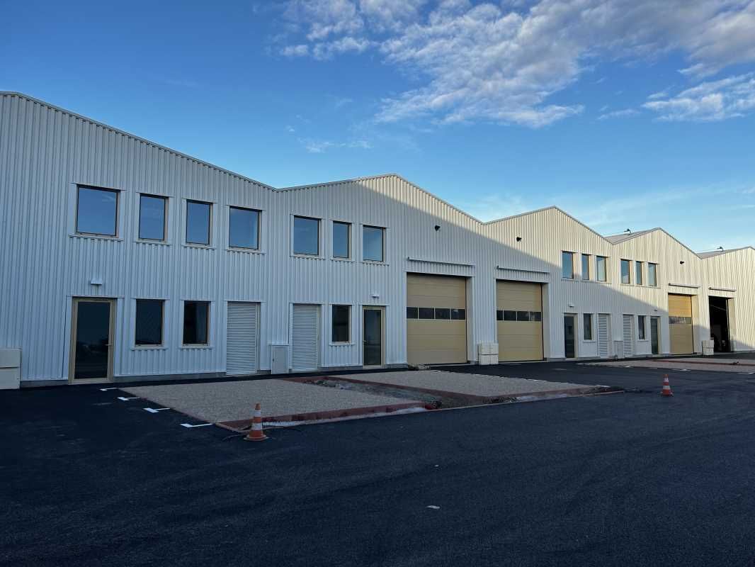 Découvrez ce bâtiment à louer idéalement situé à 